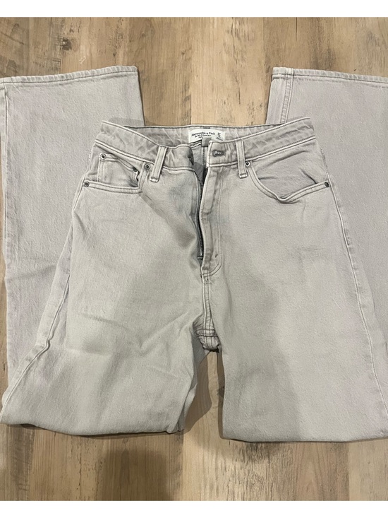 Abercrombie & Fitch Pants - Abercrombie & Fitch Curve Love light gray 90s relaxed Jean high-rise size 4